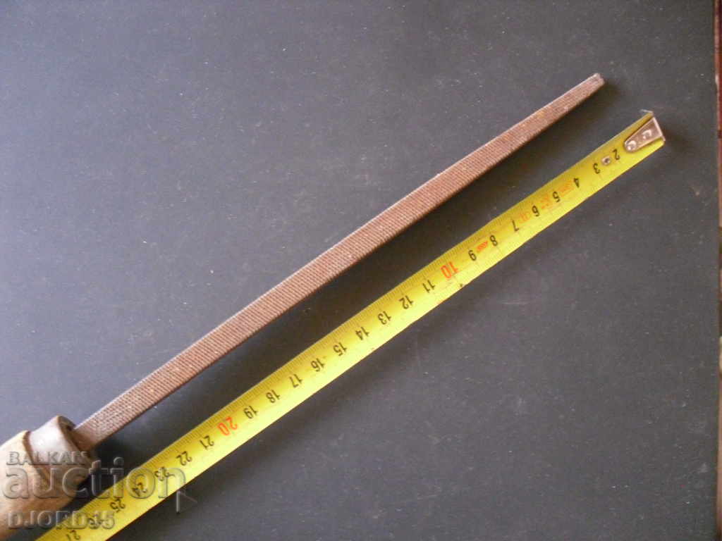 Стара квадратна пила за желязо с цена 5.00 лв. | € 2.56 Стара квадратна пила за желязо с цена 5.00 лв. | € 2.56