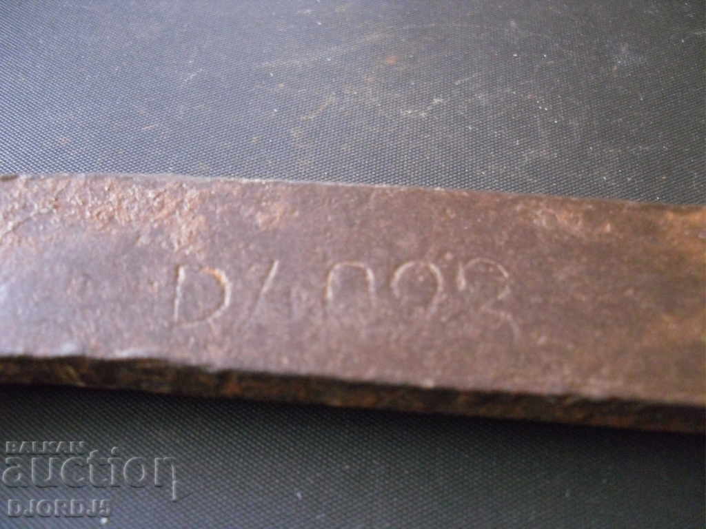 Auction  Old key, marking