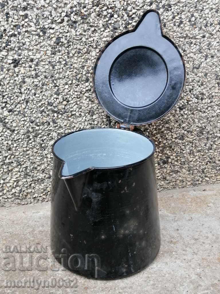 Auction Enameled Kettle with Enamel Jazz Kettle Auction Enameled Kettle with Enamel Jazz Kettle