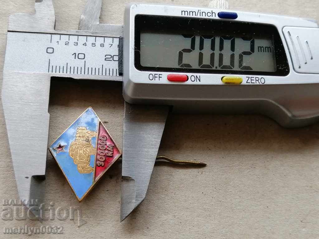 Delivery of Driver badge has passed 300,000 km badge badge medal