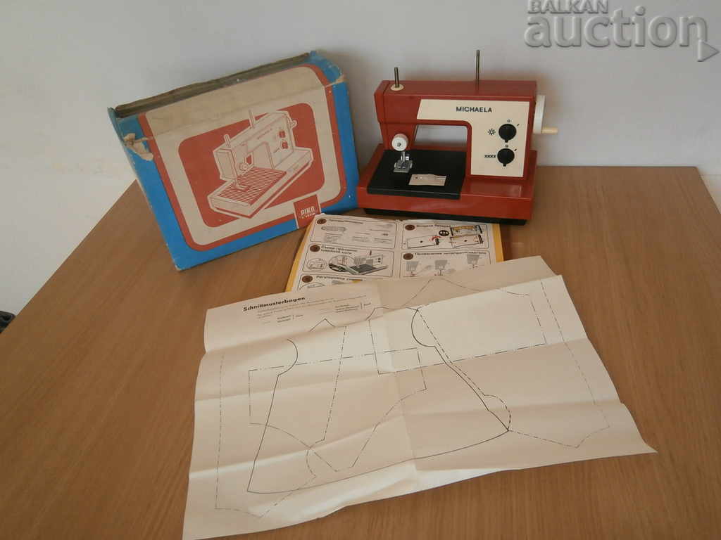 Delivery of Old Retro Kids Sewing Machine PIKO GDR MICHAELA Delivery of Old Retro Kids Sewing Machine PIKO GDR MICHAELA