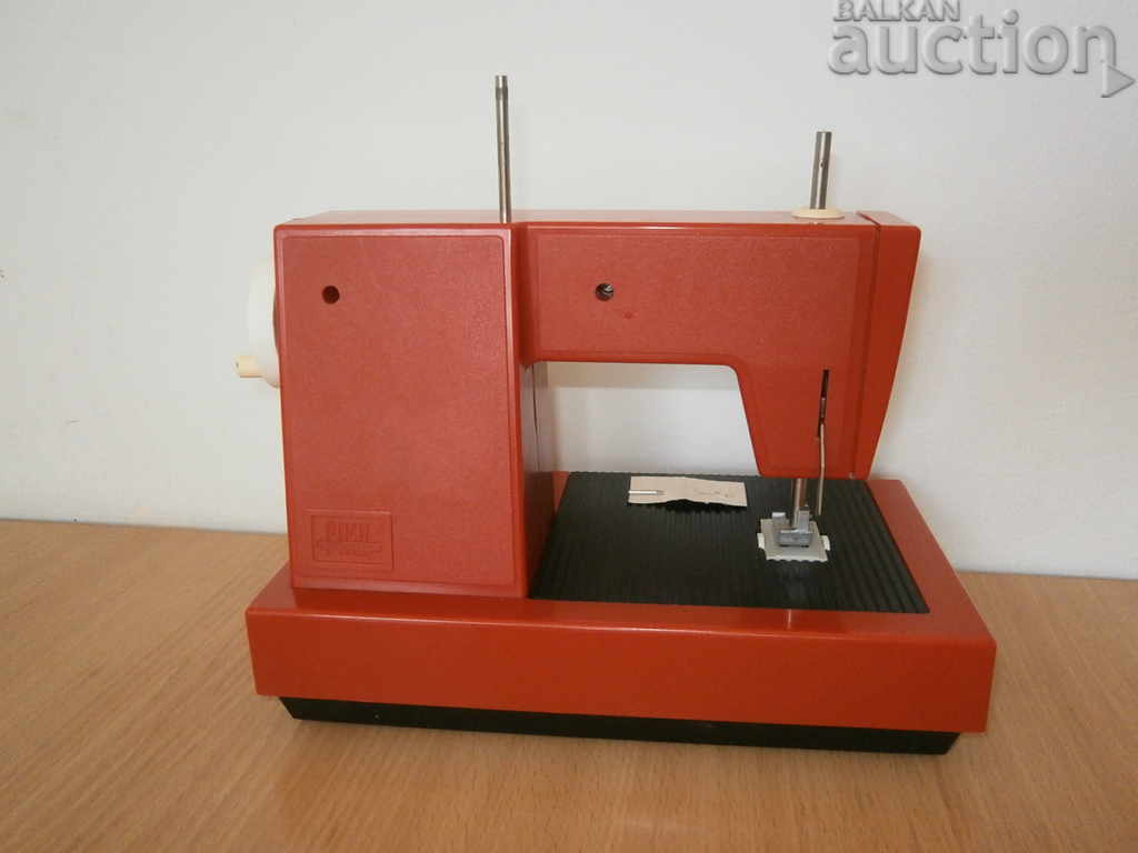 Old Retro Kids Sewing Machine PIKO GDR MICHAELA - 5 Old Retro Kids Sewing Machine PIKO GDR MICHAELA - 5
