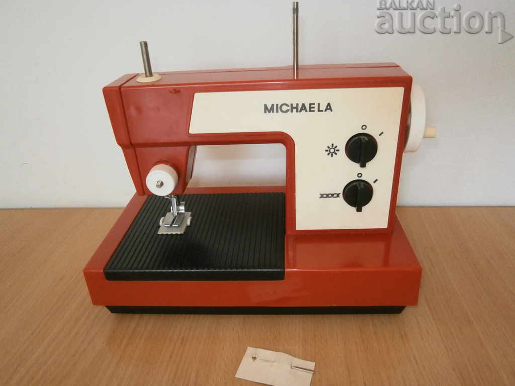 Old Retro Kids Sewing Machine PIKO GDR MICHAELA