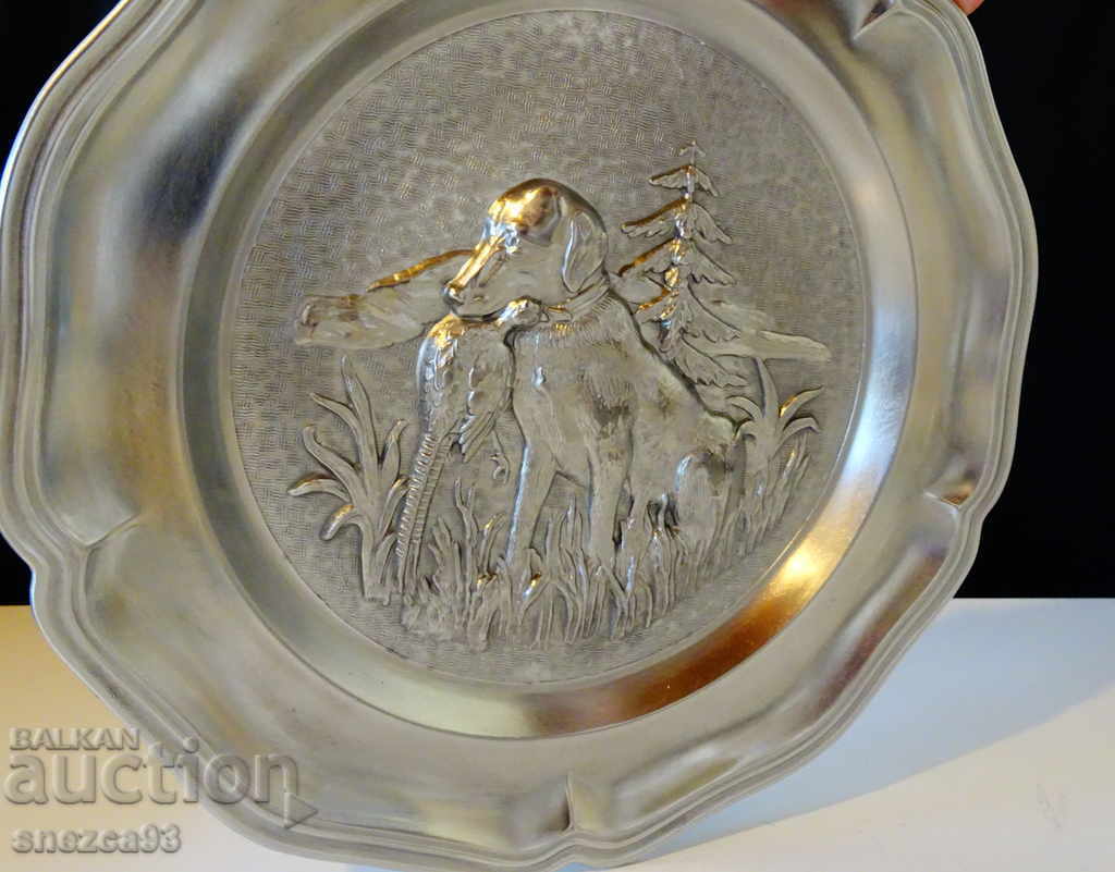 Auction Panel, pewter plate with a hunting scene. Auction Panel, pewter plate with a hunting scene.