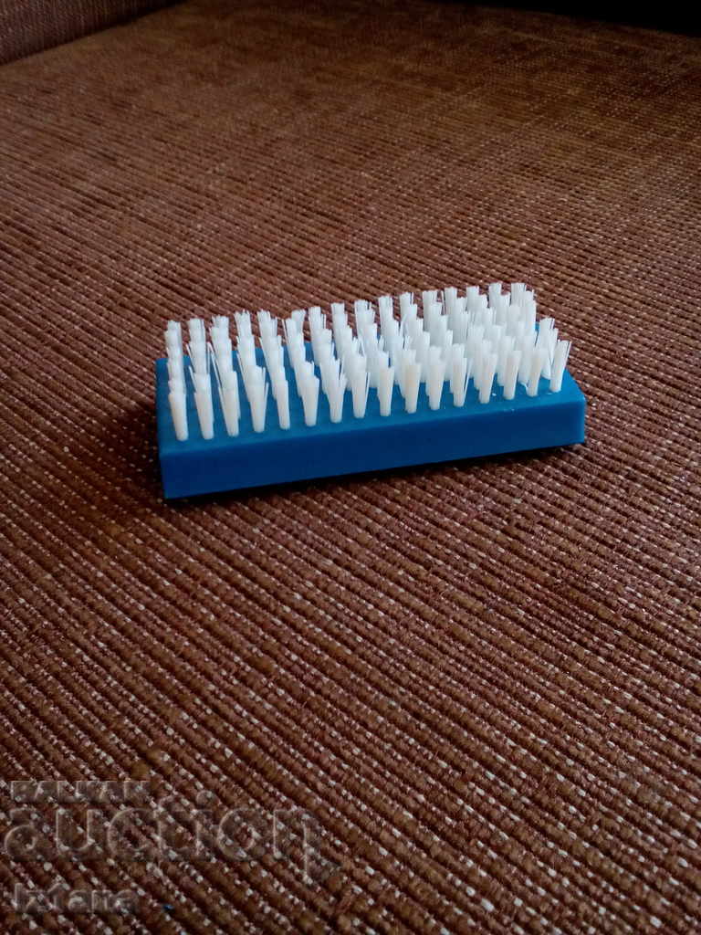 Auction An old brush Auction An old brush