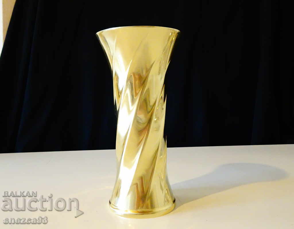 Delivery of Bronze vase, napkin holder, relief, 250 gr Delivery of Bronze vase, napkin holder, relief, 250 gr