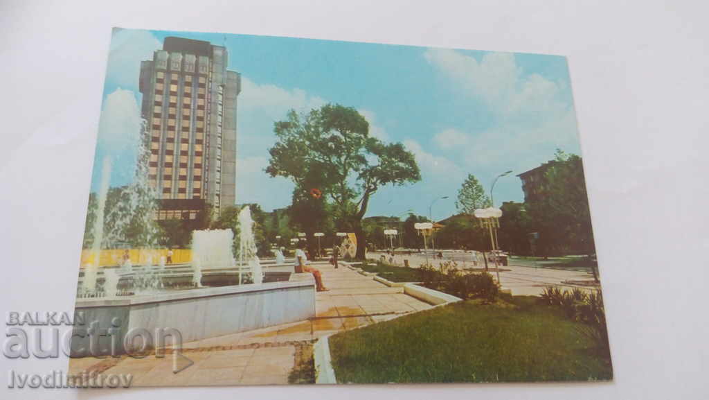 Пощенска картичка Варна Центърът с Партийния дом 1984