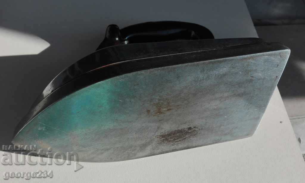 IRON NRB 1959 UNIQUE MARKING "E". - see terms and conditions - 7 IRON NRB 1959 UNIQUE MARKING "E". - see terms and conditions - 7