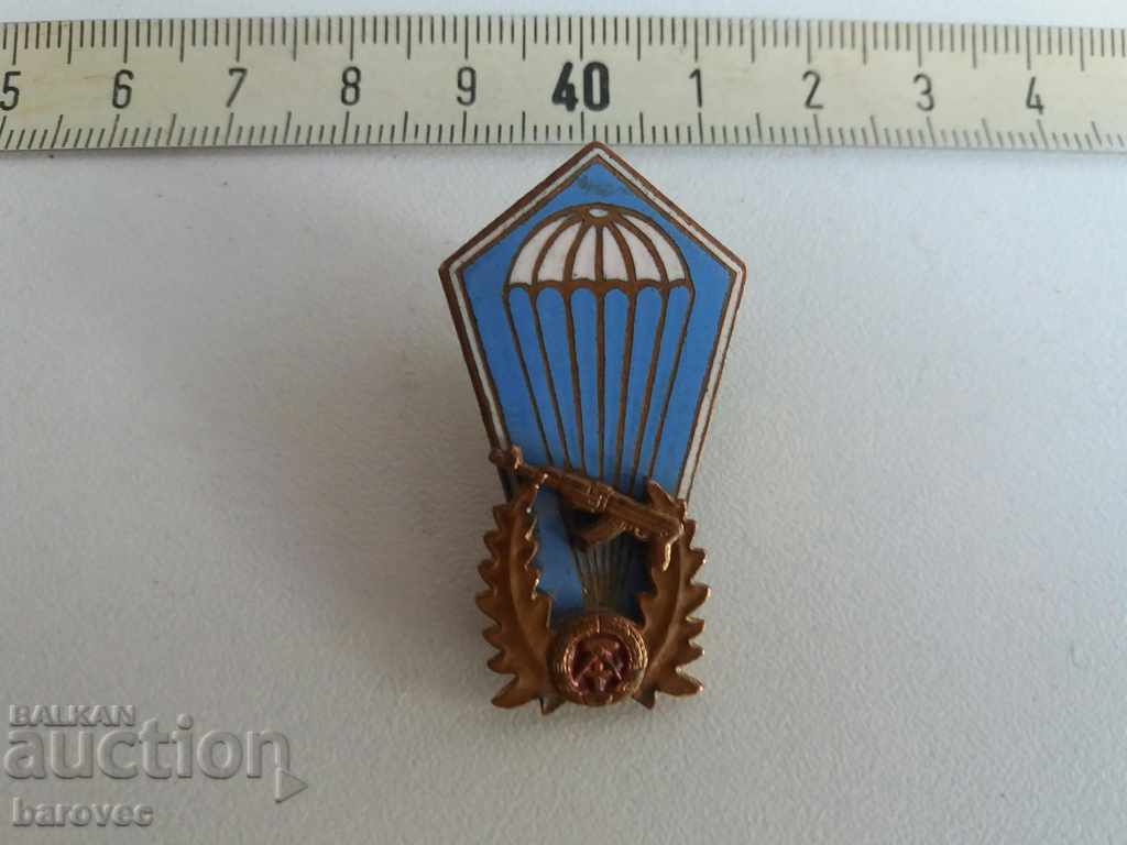 Много рядка значка парашутизъм Много рядка значка парашутизъм