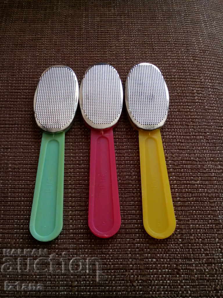 Old heel brush, brushes with price 12.00 BGN | € 6.14