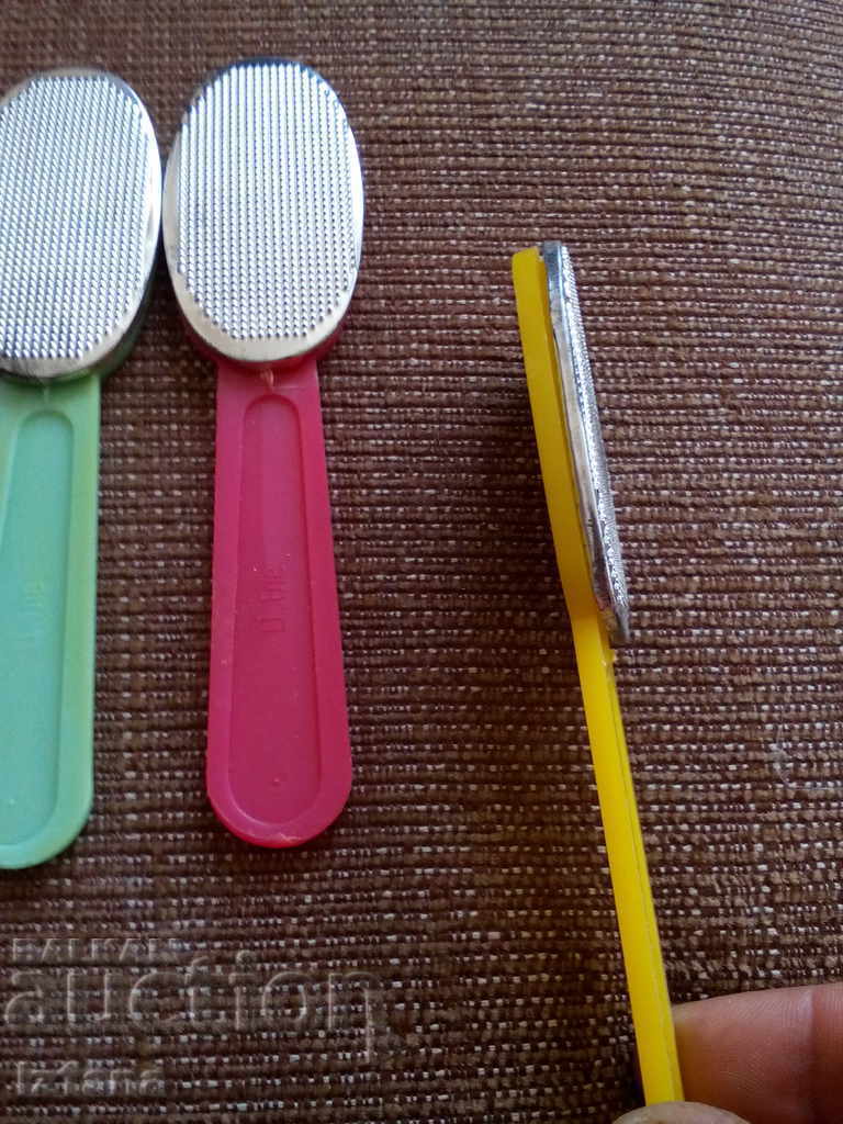 Delivery of Old heel brush, brushes