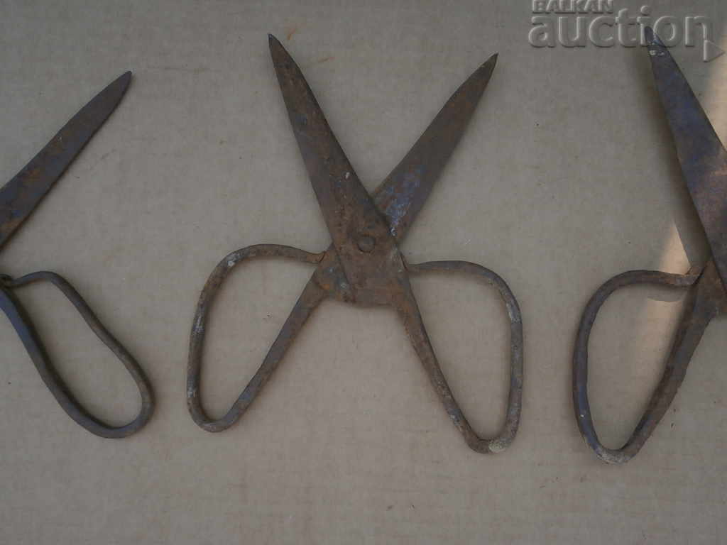 Auction lot of ancient primitive scissors Auction lot of ancient primitive scissors