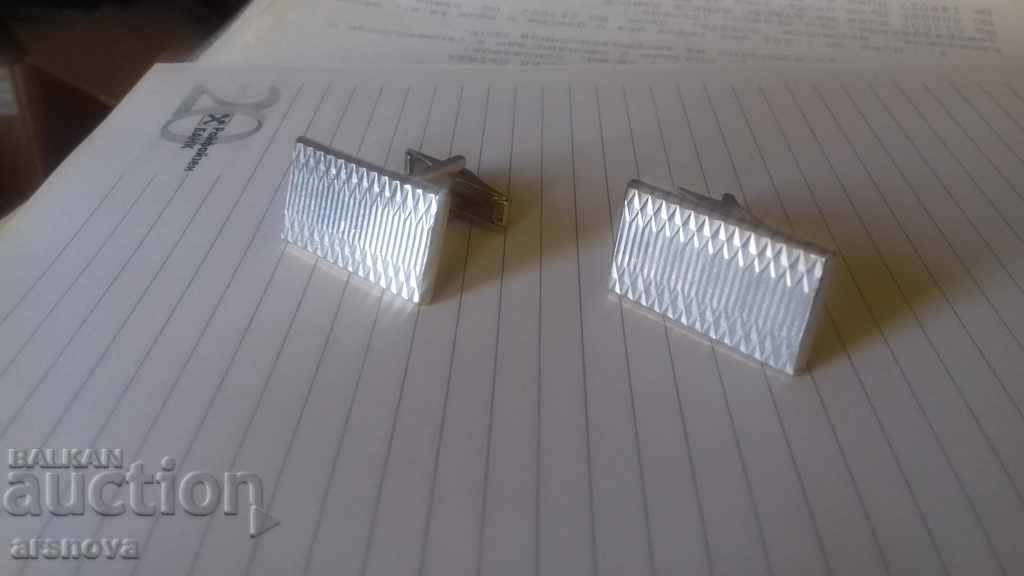 Delivery of Cufflinks, buttons, push buttons