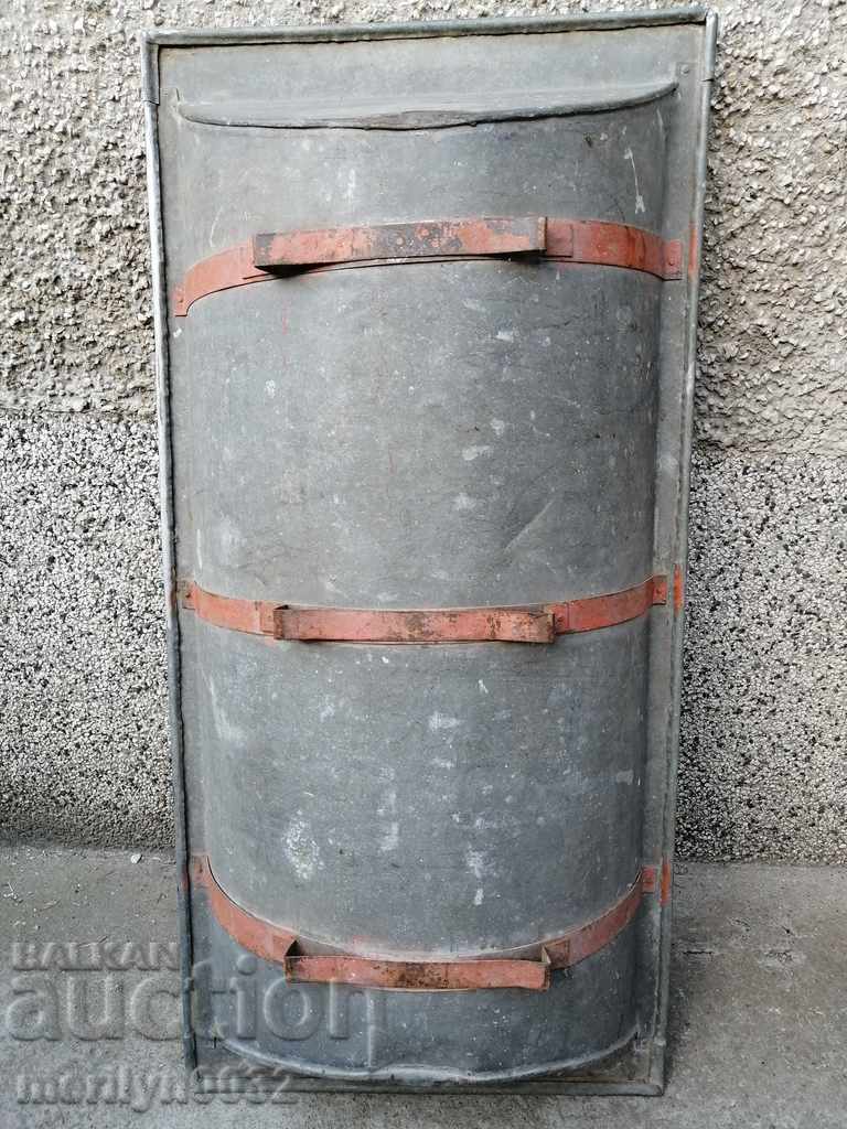 An old galvanized bed, a household bowl with price 73.00 BGN | € 37.32