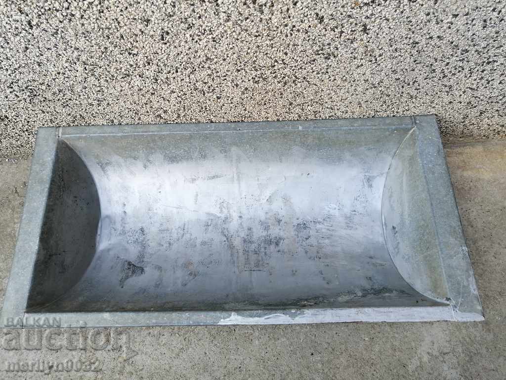 An old galvanized bed, a household bowl - 6
