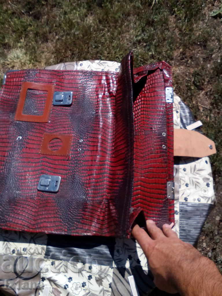 Delivery of Old school bag Delivery of Old school bag