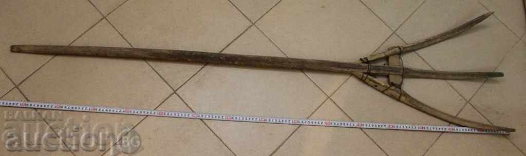 . ȘTERNĂ PENTRU OȚELĂ VILA TRIZUBA DE LEMN VECHI MARE