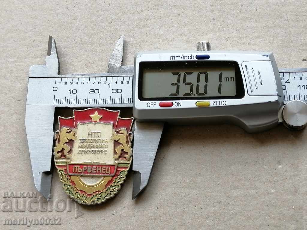 Licitație Semn pectoral Prim-loc medalie insignă