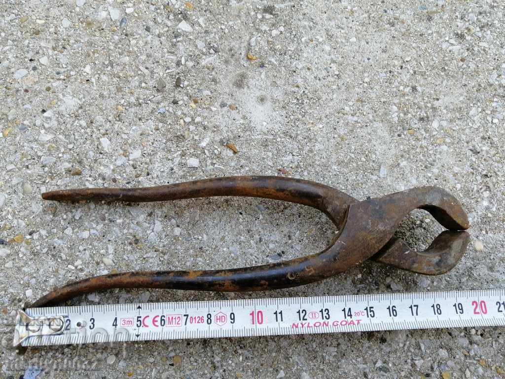 Old primitive pincers nippers pliers with price € 19.83 | 38.78 BGN
