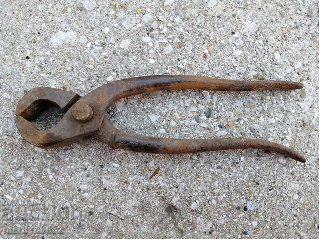 Old primitive pincers nippers pliers