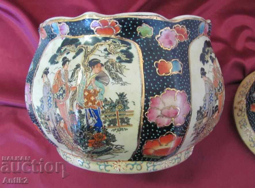 Delivery of Ancient Chinese Parcel Court with Cover Gold Delivery of Ancient Chinese Parcel Court with Cover Gold