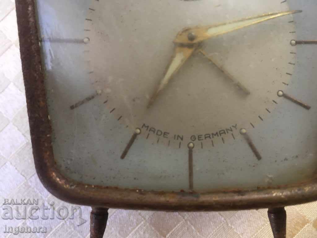 Auction  THE HOUR IS A TABLE OF RUHLA'S FAILURE