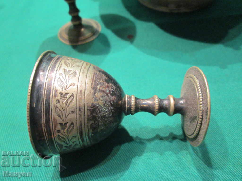 Delivery of I sell an old set of trays with liqueur glasses.RRRRRRRRRR