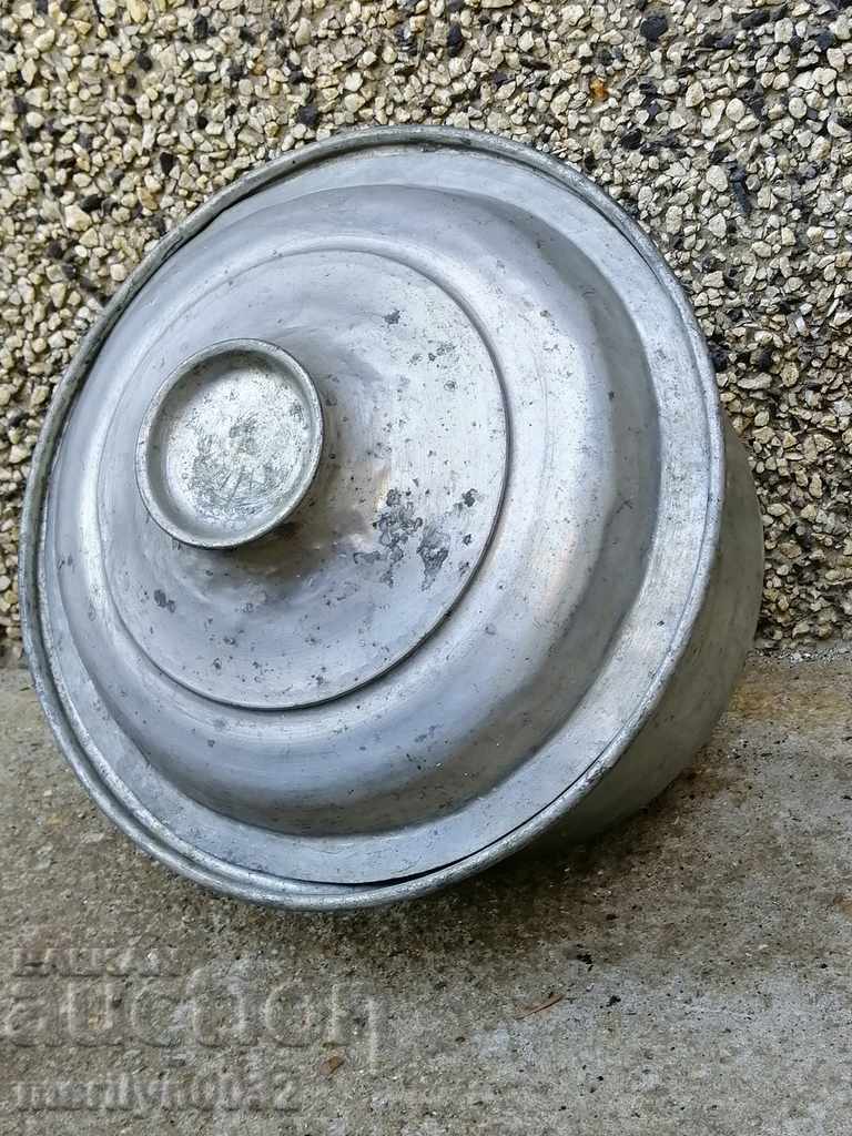 Auction  Copper pot with a lid of a copper cup cooker