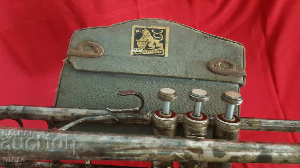 Старинен тромпет Lignatone с цена 320.00 лв. | € 163.61 Старинен тромпет Lignatone с цена 320.00 лв. | € 163.61