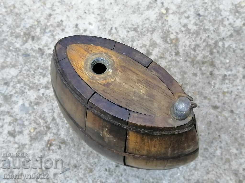 Delivery of Old wood pawler wooden bucket brown bucket Delivery of Old wood pawler wooden bucket brown bucket