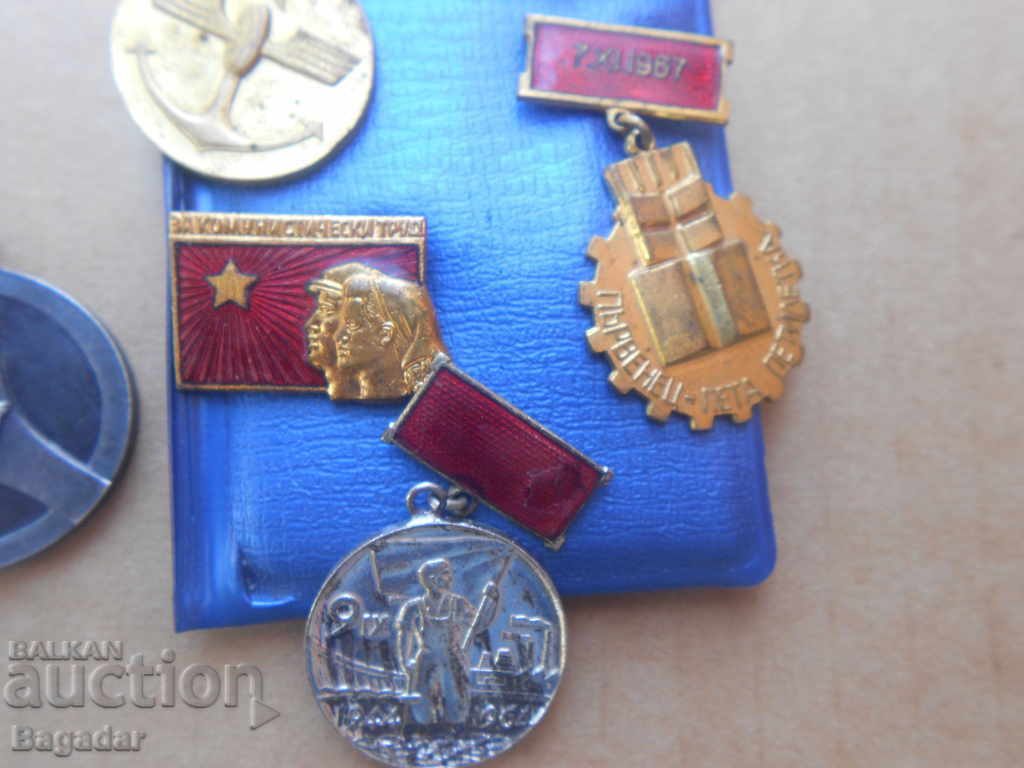 Auction Medals badges Auction Medals badges