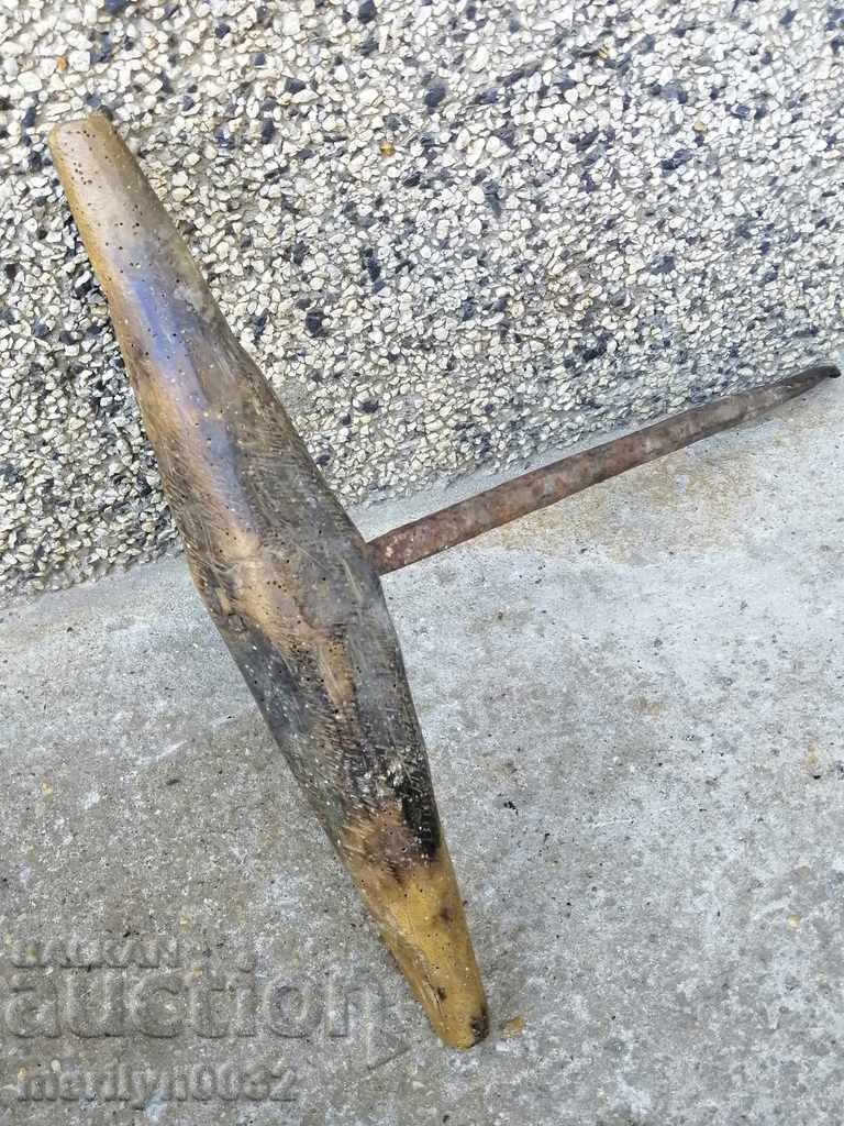 Licitație Mașină de tăiat lemne vechi, tocător, sculă, sculă Licitație Mașină de tăiat lemne vechi, tocător, sculă, sculă