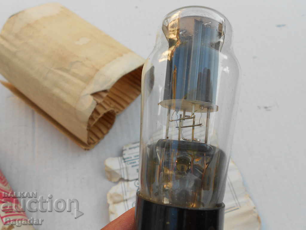 Auction  Old radiolamp