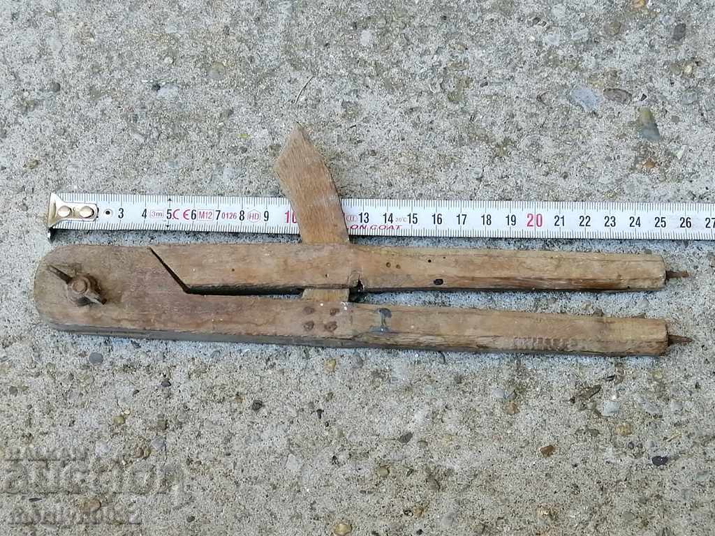 Auction Old carpentry, wood, wooden, primitive Auction Old carpentry, wood, wooden, primitive