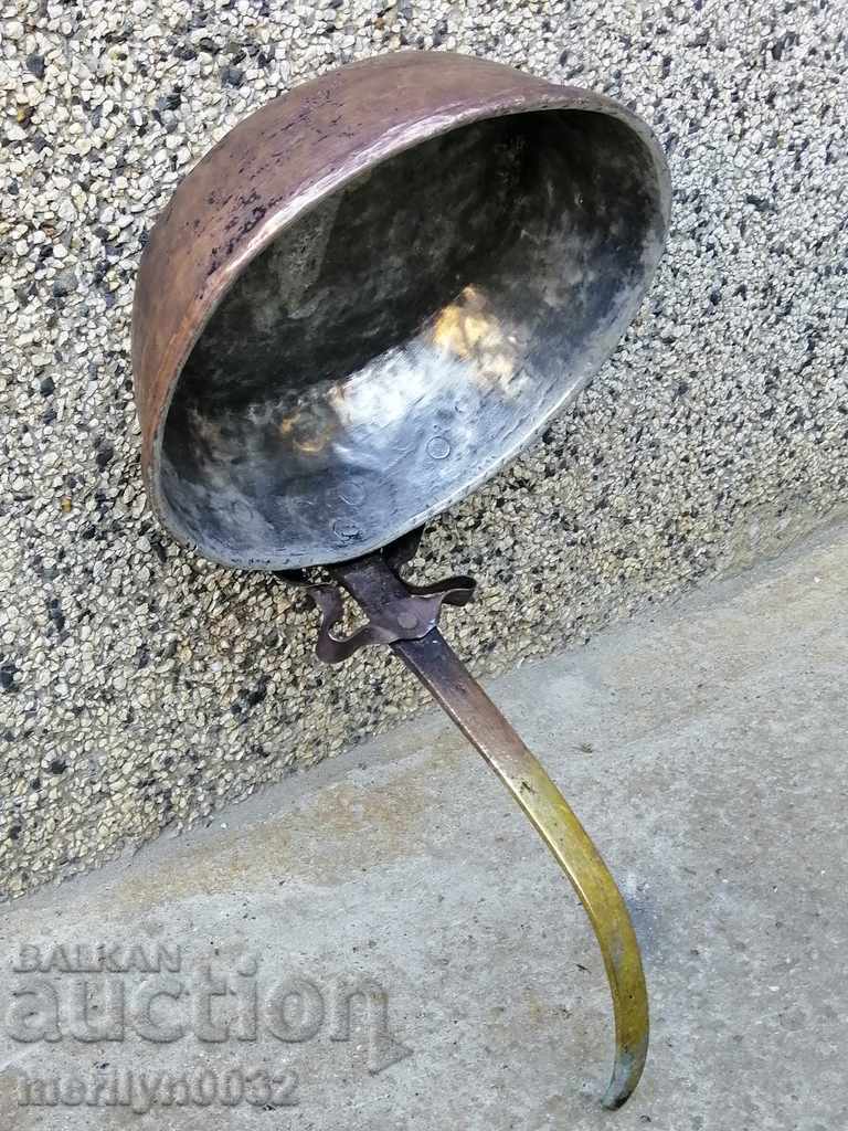 An old copper pan, a baker, a tray, a copper pot - 6 An old copper pan, a baker, a tray, a copper pot - 6