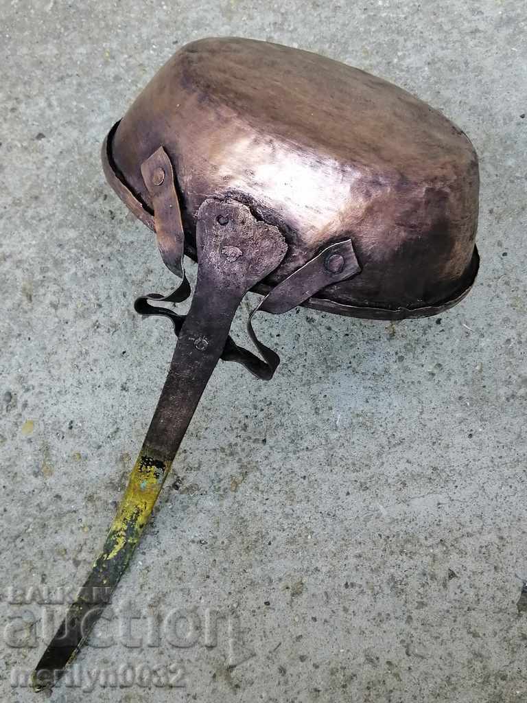 An old copper pan, a baker, a tray, a copper pot - 7 An old copper pan, a baker, a tray, a copper pot - 7