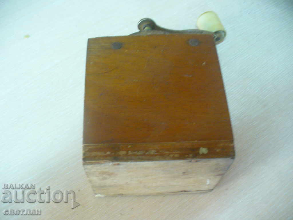 OLD COFFEE MACHINE with price 21.00 BGN | € 10.74 OLD COFFEE MACHINE with price 21.00 BGN | € 10.74