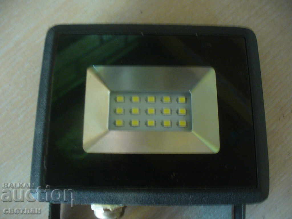 ЧИСТО НОВ ЛЕД ПРОЖЕКТОР с цена 15.00 лв. | € 7.67