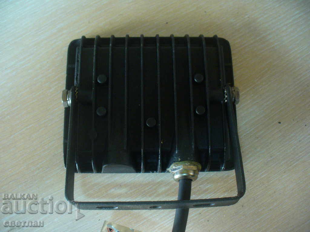 Аукцион ЧИСТО НОВ ЛЕД ПРОЖЕКТОР