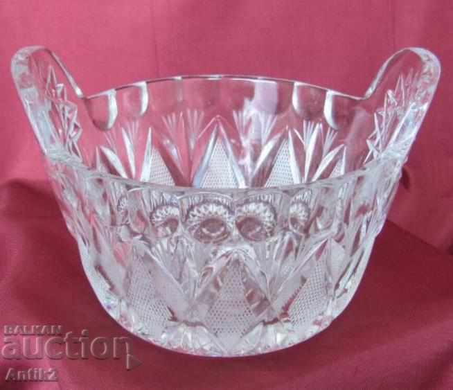 Cupa de cristal din anii 30 gravată manual