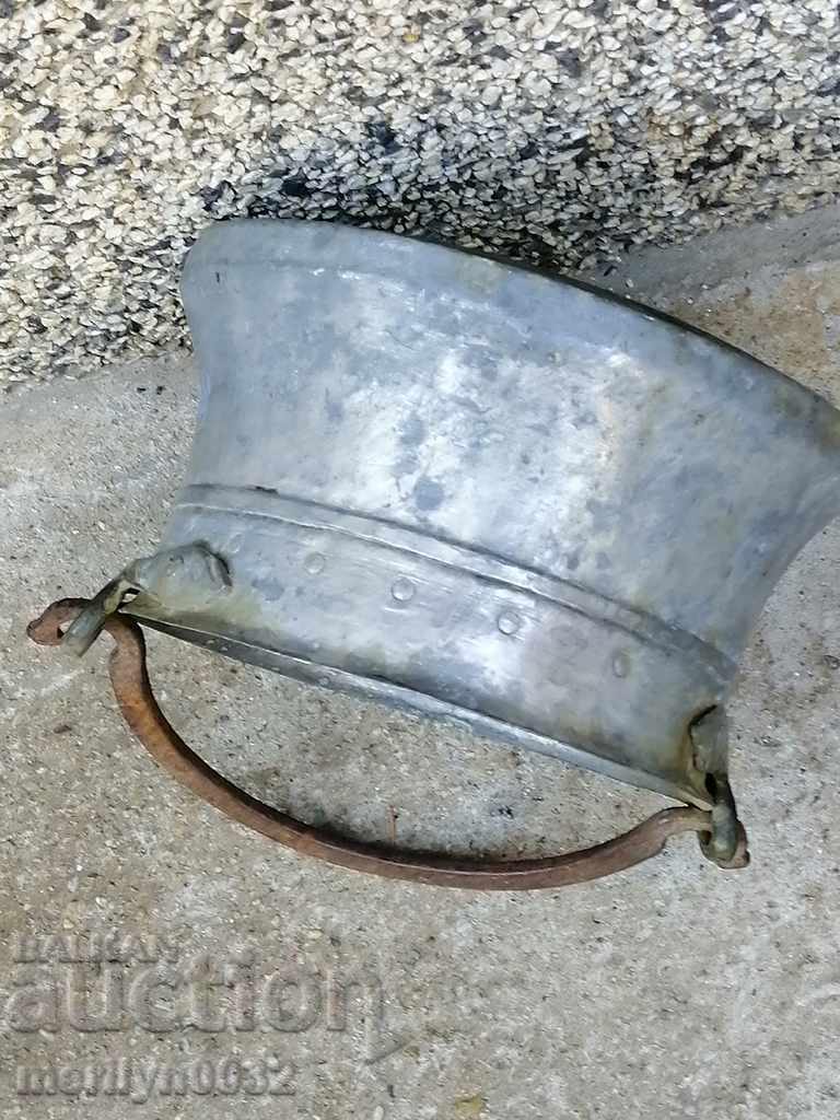 Ibric vechi de cupru, cazan de cupru, cazan, vas de cupru cu preț 69.00 BGN | € 35.28 Ibric vechi de cupru, cazan de cupru, cazan, vas de cupru cu preț 69.00 BGN | € 35.28