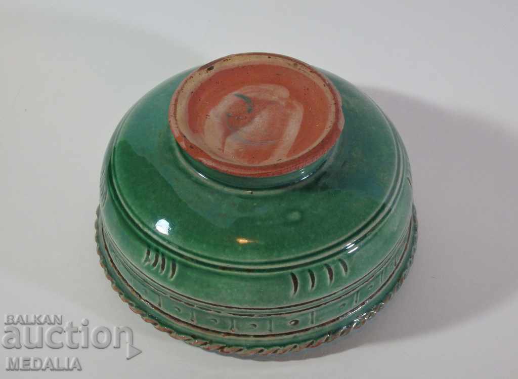 Auction Georgi Bakardzhiev-lot-two bowls-ceramics-signed Auction Georgi Bakardzhiev-lot-two bowls-ceramics-signed