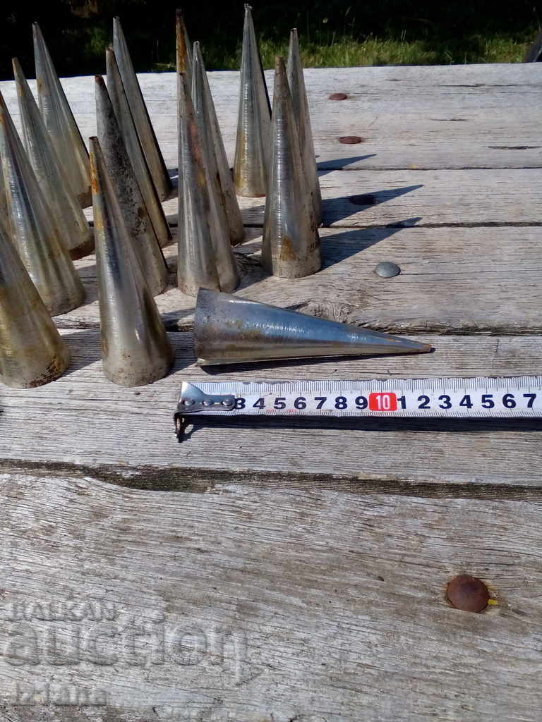 Auction  Old forms for sweets, cones