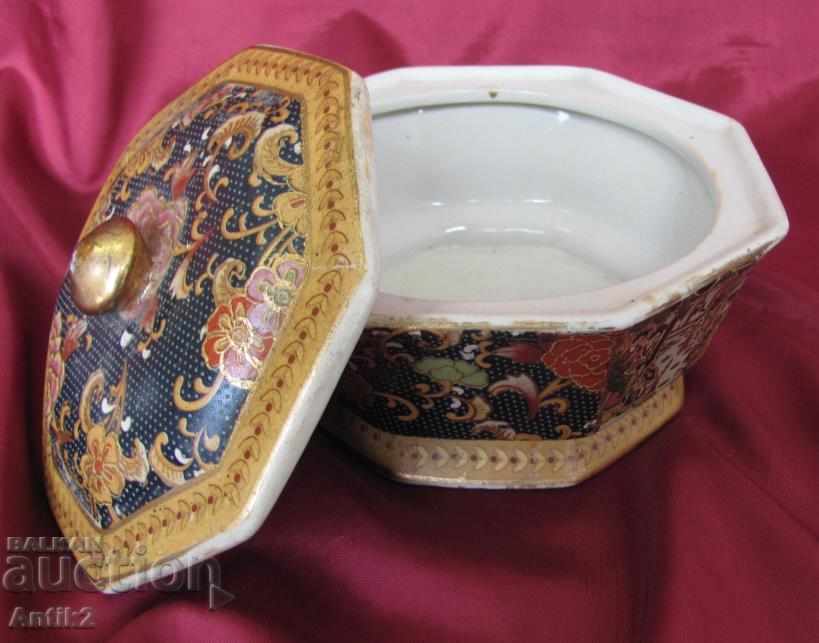 Old Chinese Porcelain hand painted with gilded Cup with lid with price 1300.00 BGN | € 664.68 Old Chinese Porcelain hand painted with gilded Cup with lid with price 1300.00 BGN | € 664.68