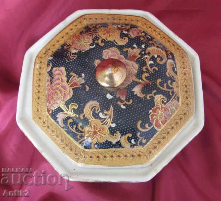 Auction Old Chinese Porcelain hand painted with gilded Cup with lid Auction Old Chinese Porcelain hand painted with gilded Cup with lid