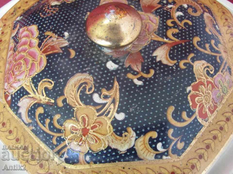 Delivery of Old Chinese Porcelain hand painted with gilded Cup with lid Delivery of Old Chinese Porcelain hand painted with gilded Cup with lid