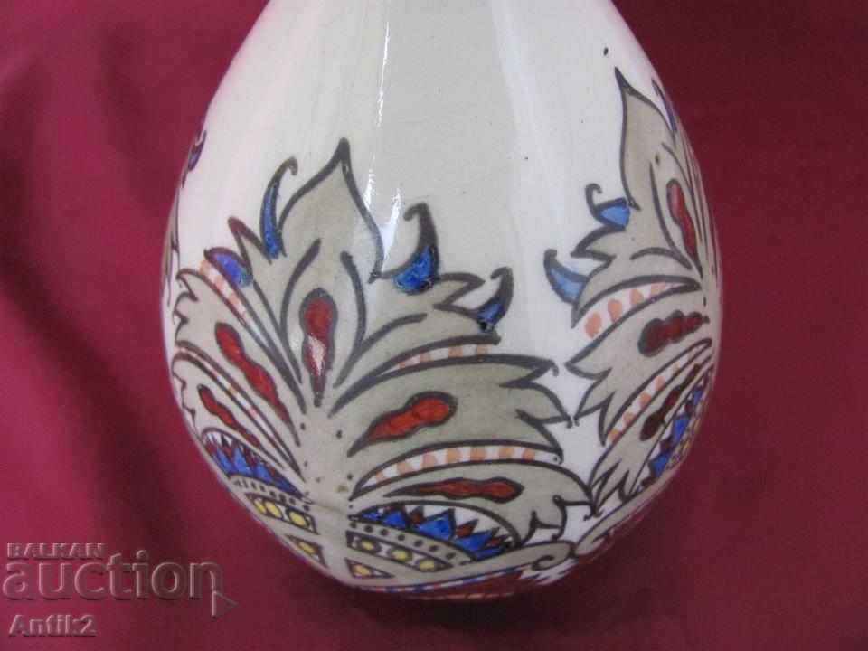 Auction 19th Century Porcelain Folk Art Macedonia Vase Auction 19th Century Porcelain Folk Art Macedonia Vase