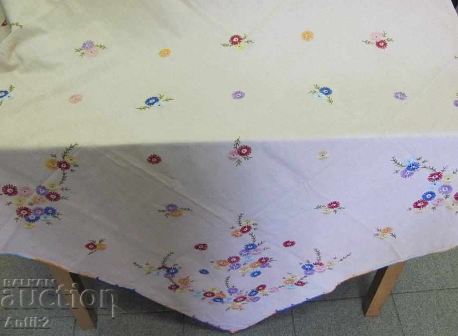 Auction Old hand embroidered large tablecloth Auction Old hand embroidered large tablecloth