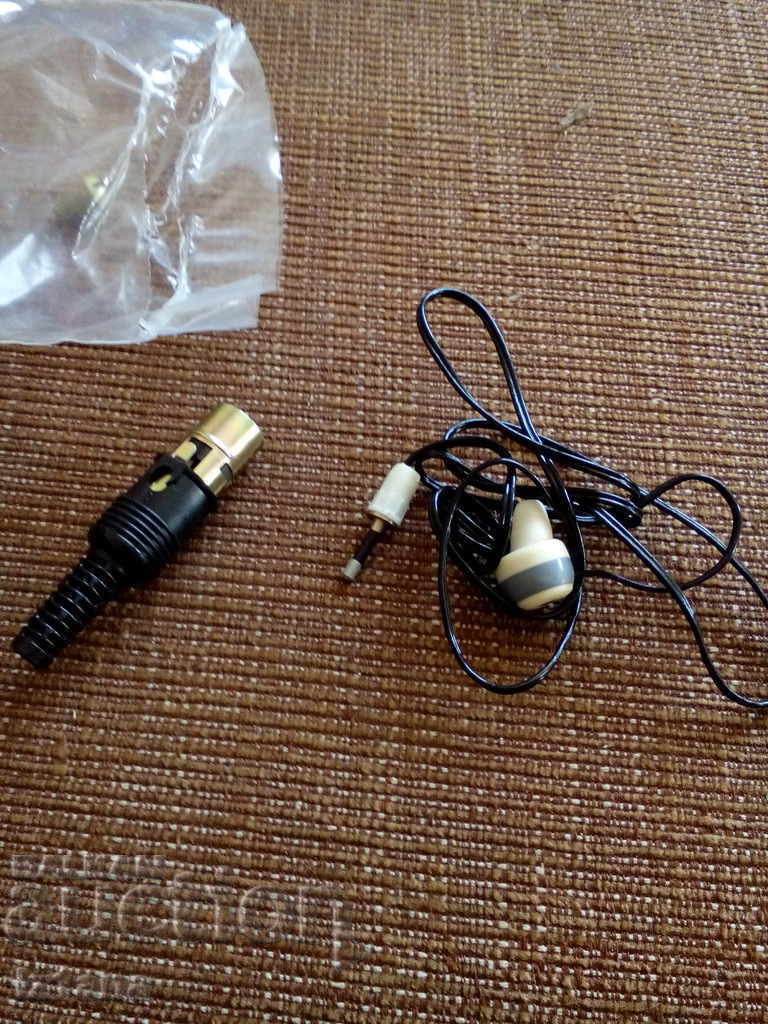 An old handset with price 6.00 BGN | € 3.07 An old handset with price 6.00 BGN | € 3.07