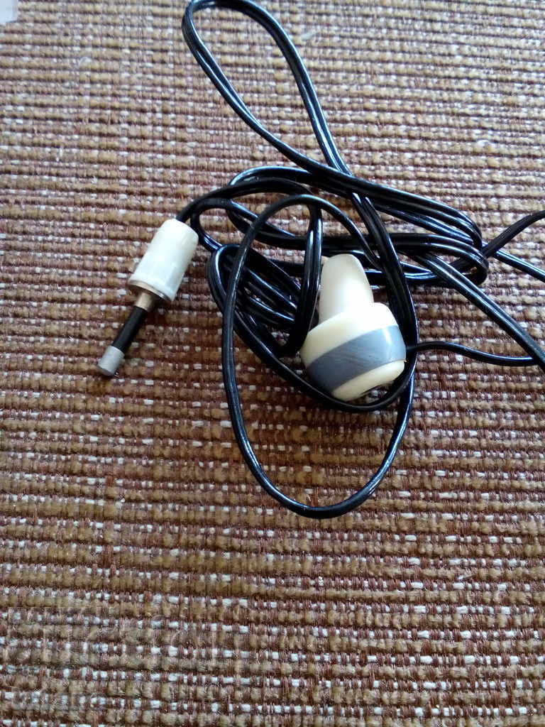 Auction An old handset Auction An old handset